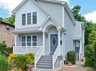 90 Firwood Rd, Port Washington, NY 11050