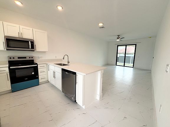 2nd image of 4400 Golfview Blvd