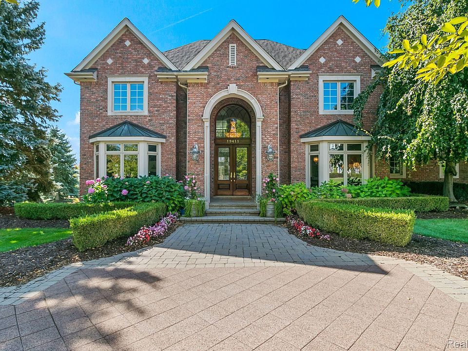 1st image of 19411 Maybury Ln