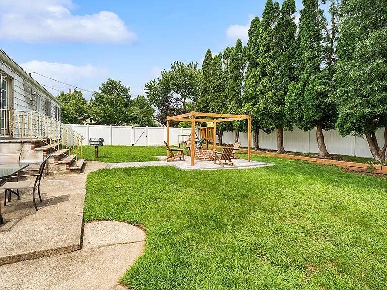 802 Martin Ave — Photo 4