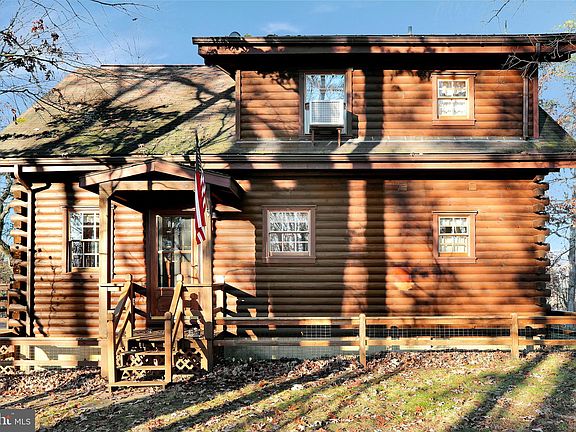 2nd image of 106 Eastern Cedar Ct