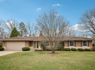 17535 Royalcrest Dr, Brookfield, WI 53045