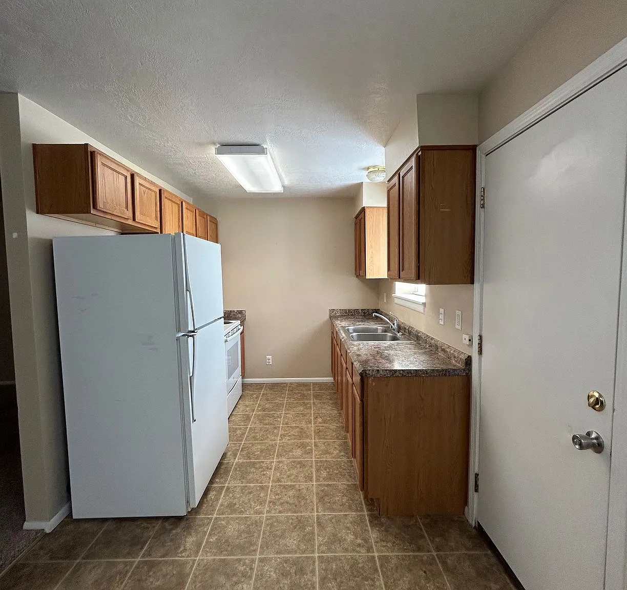 Main 819 S — Photo 3