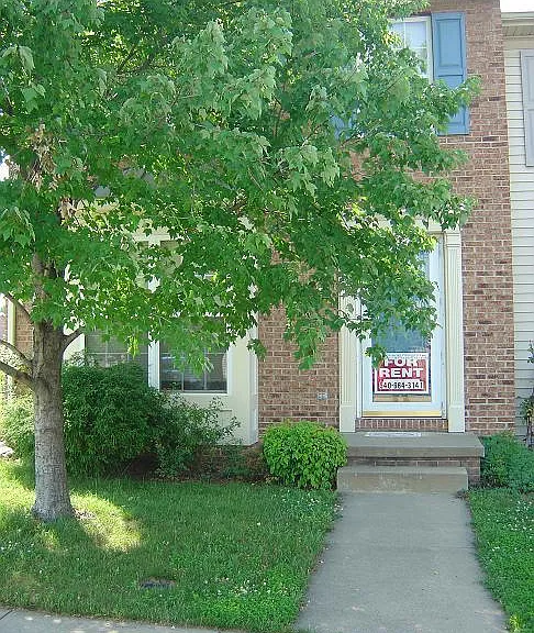 Front of townhouse (1)