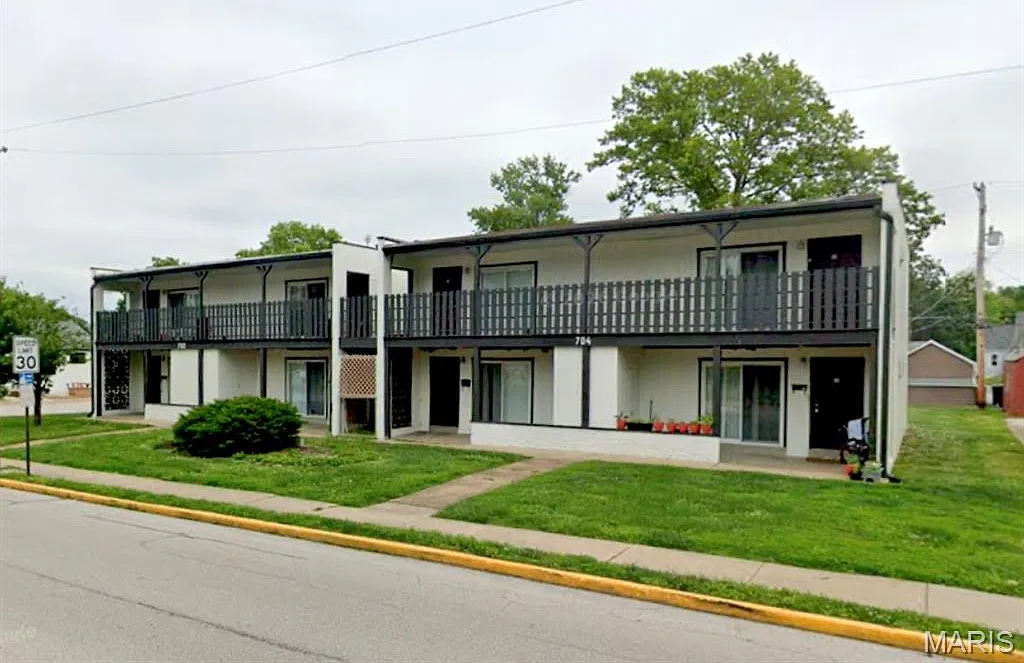 2 bed, 1.0 bath, 792 sqft, $1,050 — Photo 1