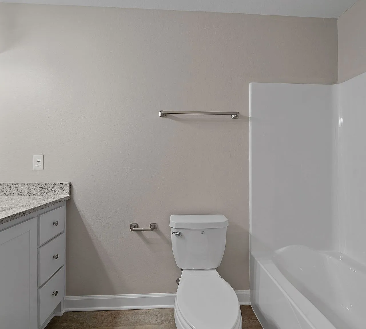 713 Timberline Rd — Photo 4