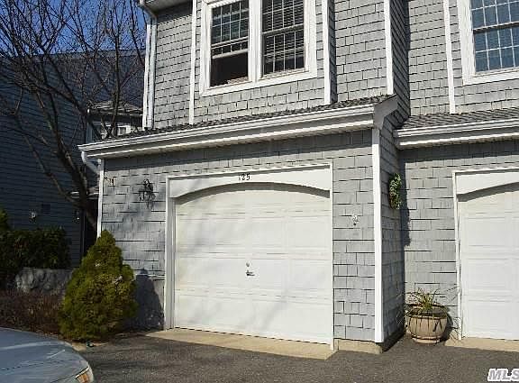 3rd image of 125 Lakebridge Dr N