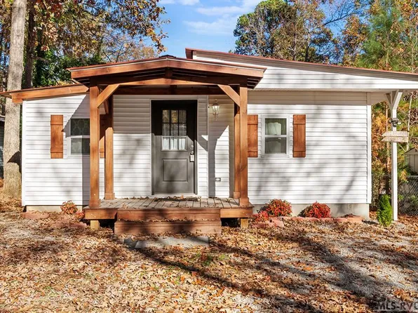 18 Huron Trl, Bracey, VA 23919