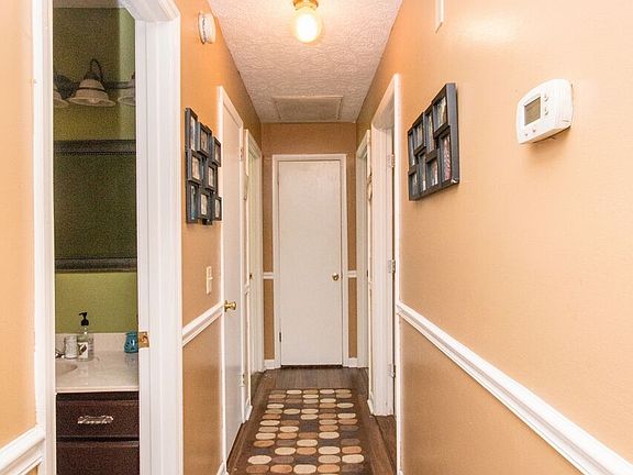 5th image of 104 Oakwood Dr