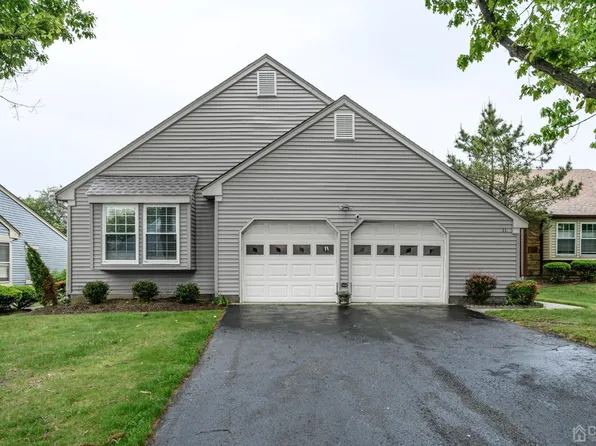 11 Patrick Henry Ct, Monroe Township, NJ 08831
