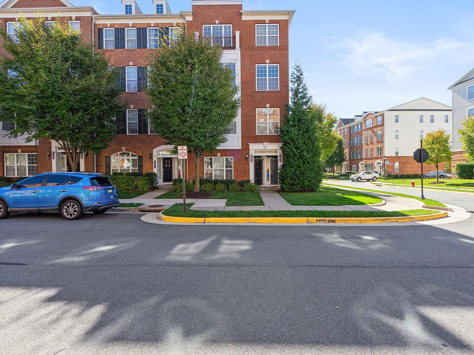 3 bed, 2.5 bath, 2463 sqft, $3,100 — Photo 1