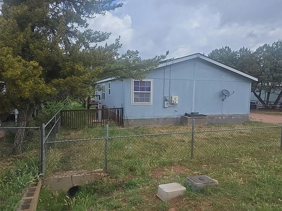 3rd image of 1002 W Saddle Ln