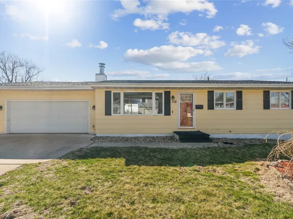 158 32nd St NW, Cedar Rapids, IA 52405