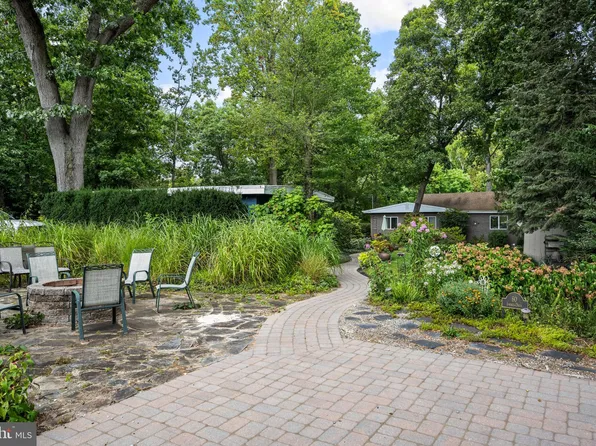 60 Laurel Dr, Monroeville, NJ 08343