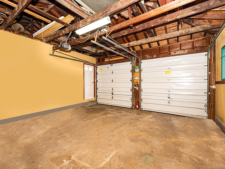 23 Princeton Dr — Photo 36