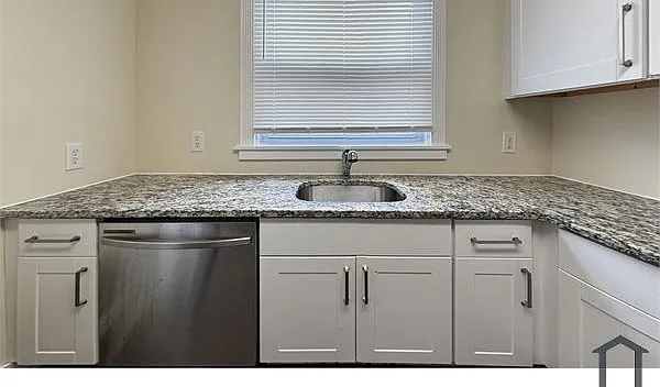3 bed, 1088 sqft, $1,695 — Photo 2