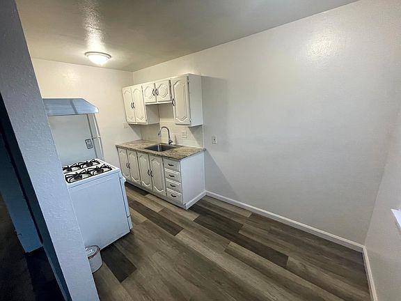2nd image of 660 Pine St #2