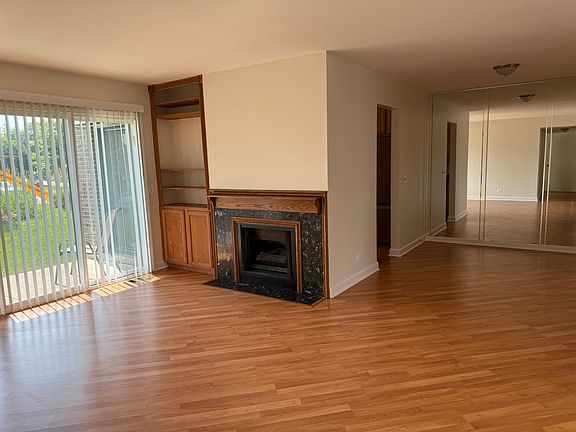 5th image of 324 Oak Meadow Ct APT D1