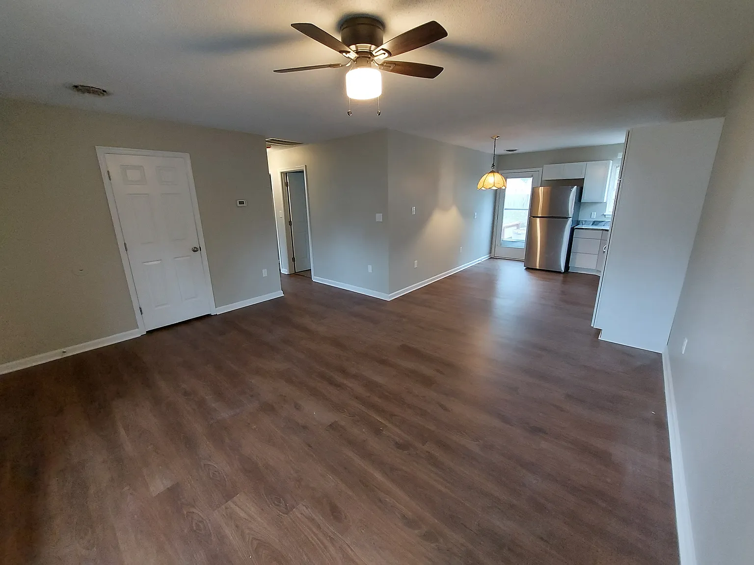 3 bed, 1000 sqft, $1,675 — Photo 2
