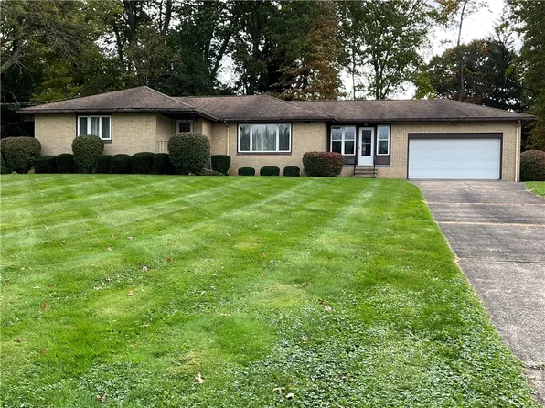 132 Decker Dr, New Castle, PA 16105