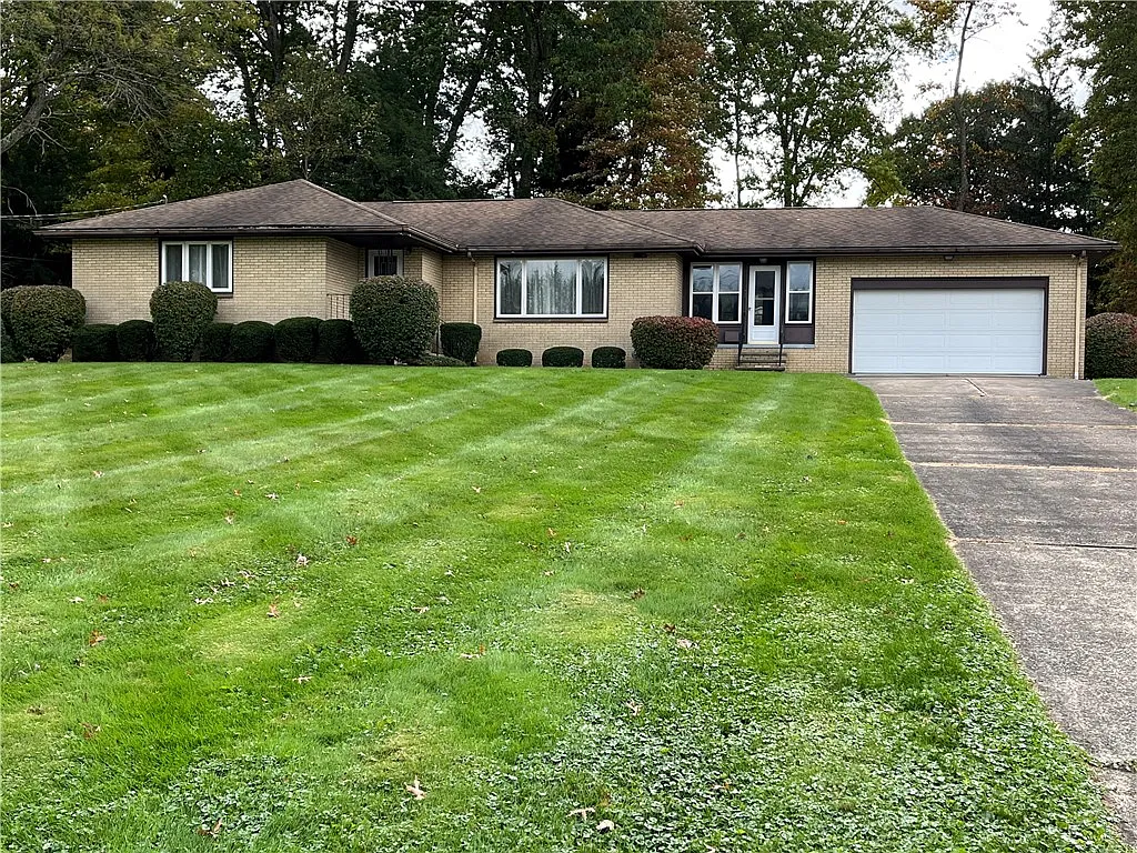 132 Decker Dr photo 1