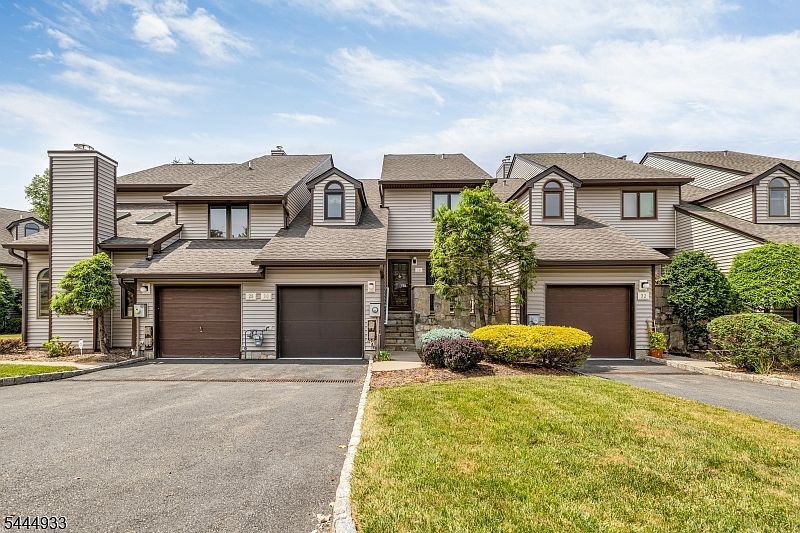 1st image of 30 Davey Dr