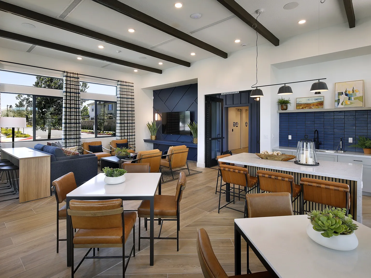 Escala at Stanford Crossing — Photo 4