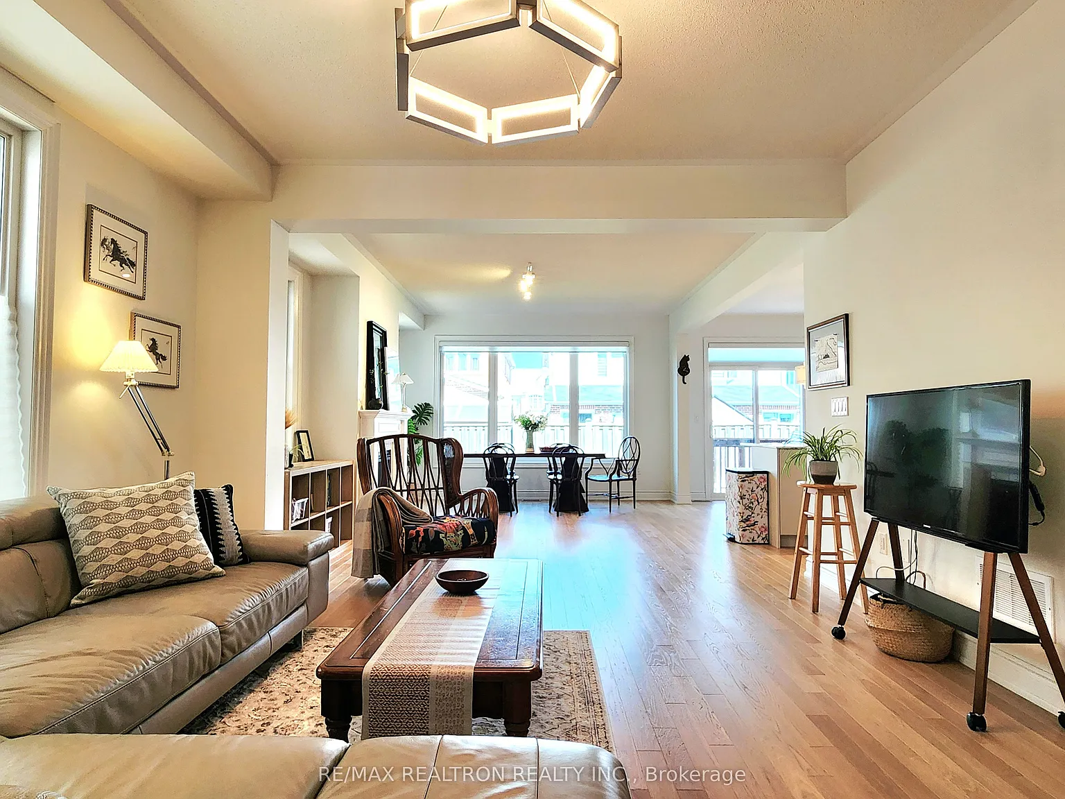5 bed, $4,150 — Photo 1