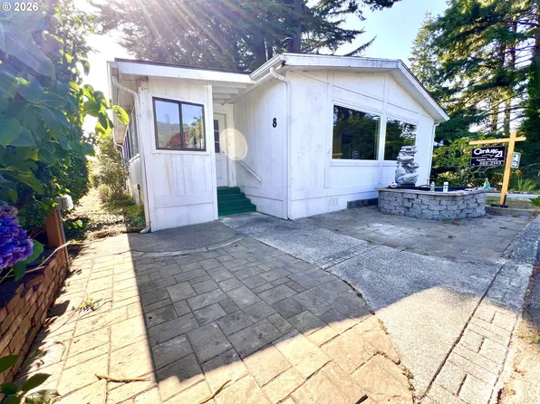 16063 Driftwood Ln Space 8, Brookings, OR 97415