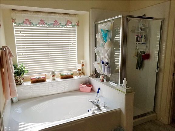 5th image of 1229 Valley Oaks Dr