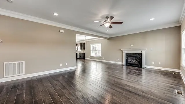 122 Fallberry St — Photo 3