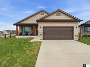 925 Scotts Creek Ct, Hickman, NE 68372