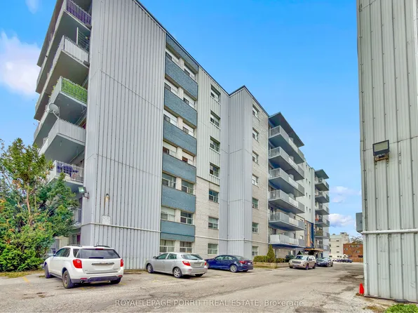 4 Superior Ave #5, Toronto, ON M8V 2M4