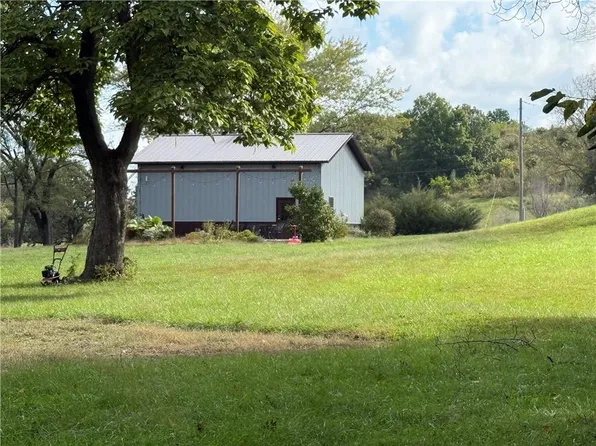 28114 S Bennett Rd, Freeman, MO 64746
