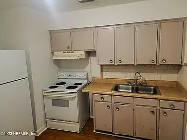 1617 W 14th St — Photo 7