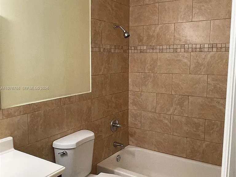 1024 W 79th St #1024 — Photo 15