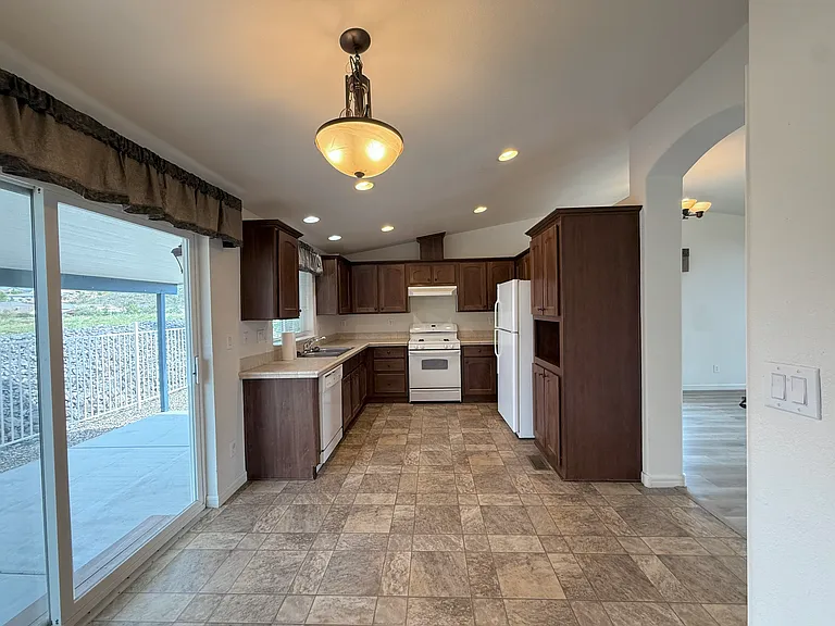 2828 Jerry St — Photo 10