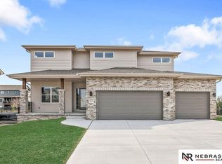 12359 Elk Ridge Cir, Papillion, NE 68046