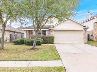 6823 Ridgewood Ln, Dickinson, TX 77539