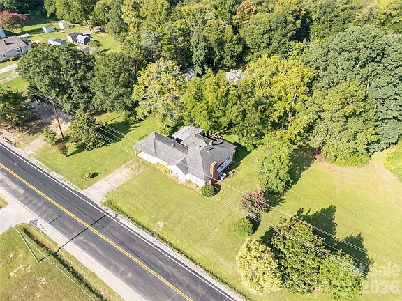 3rd image of 1670 Lynwood Dr