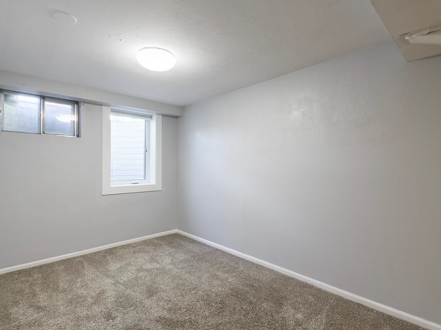 6 bed, 2400 sqft, $675 — Photo 3