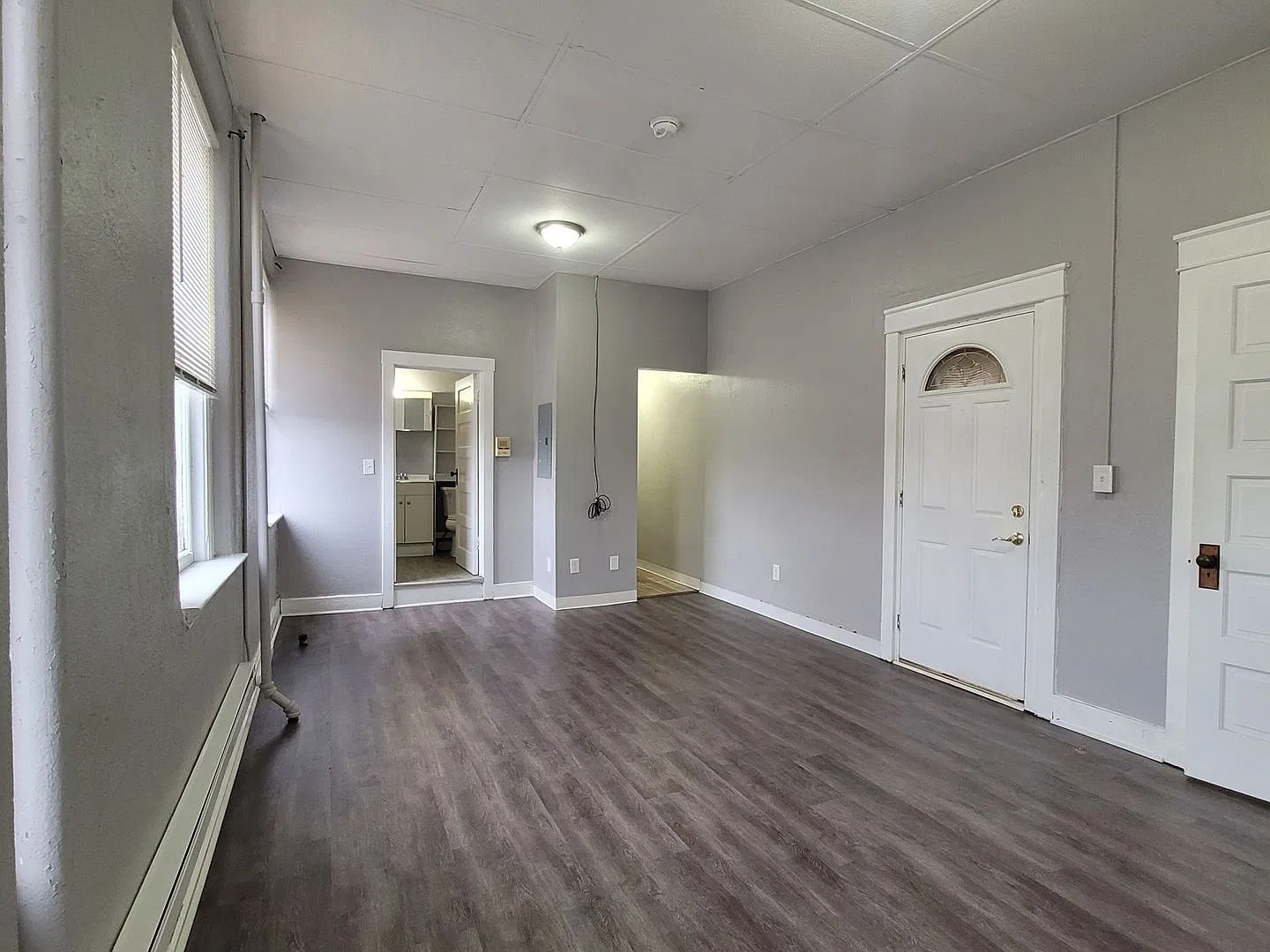 1 and 2 Bedrooms Available Now ! - Washington Area — Photo 2