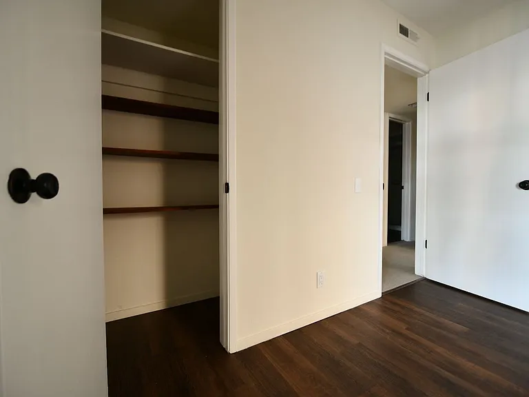5401 Broadway Ter — Photo 18