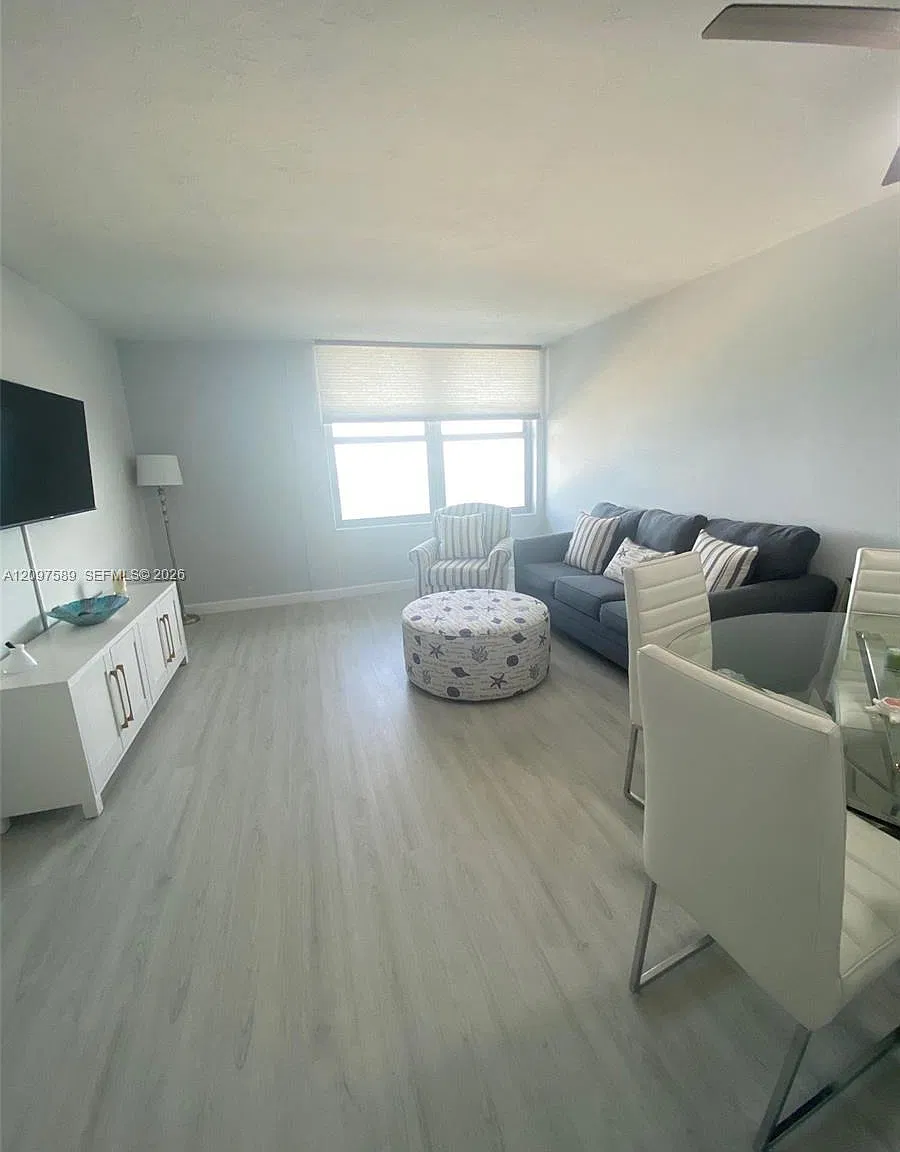 1 bed, 1.5 bath, $3,000 — Photo 2