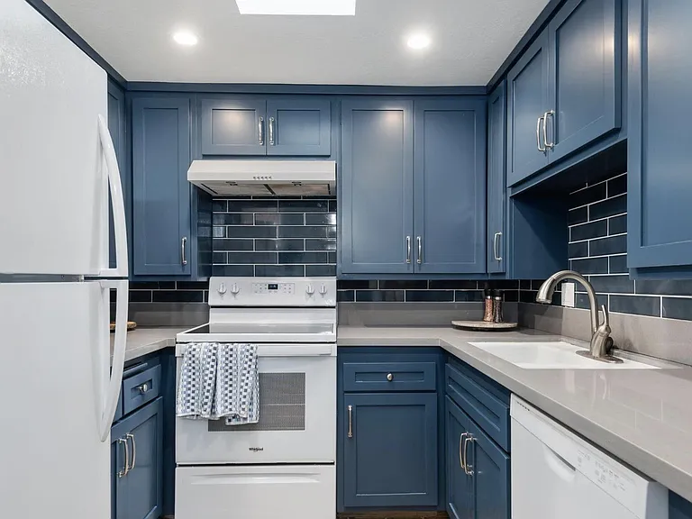 514 E Islay St #A — Photo 6