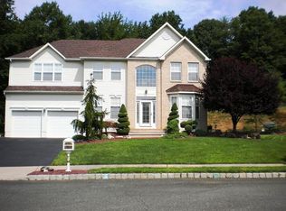 11 Hunter Ct, Matawan, NJ 07747