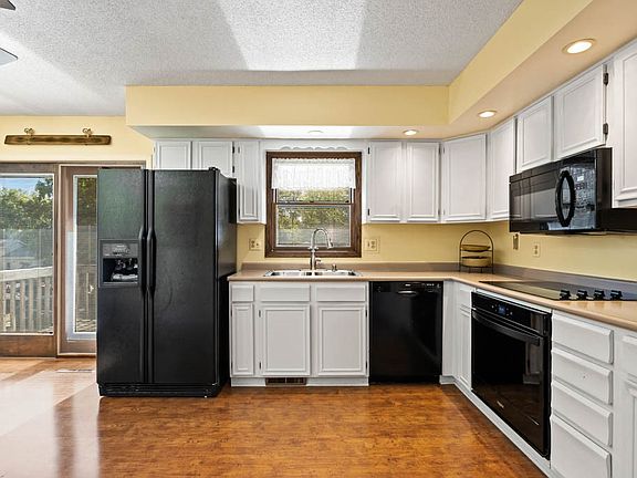 3rd image of 617 12th Ave NW