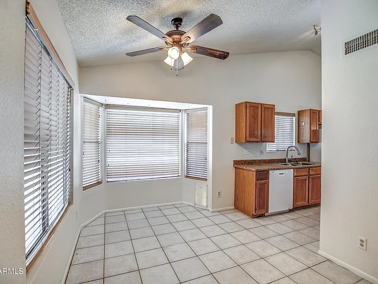 815 E Calle Del Norte — Photo 9