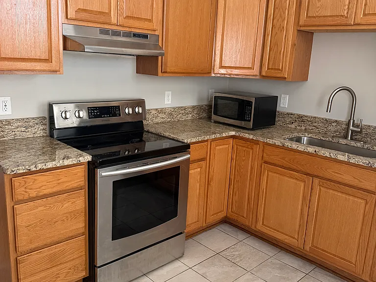1301 Idlewood Ave — Photo 9