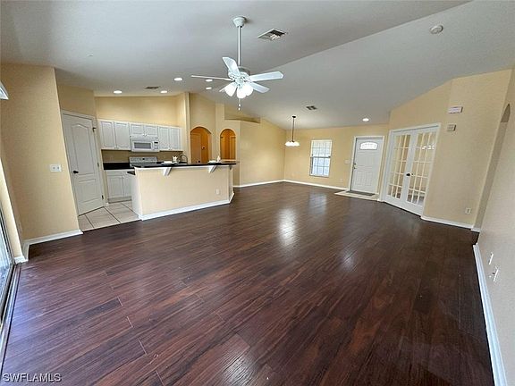 3rd image of 1008 NE 36th St